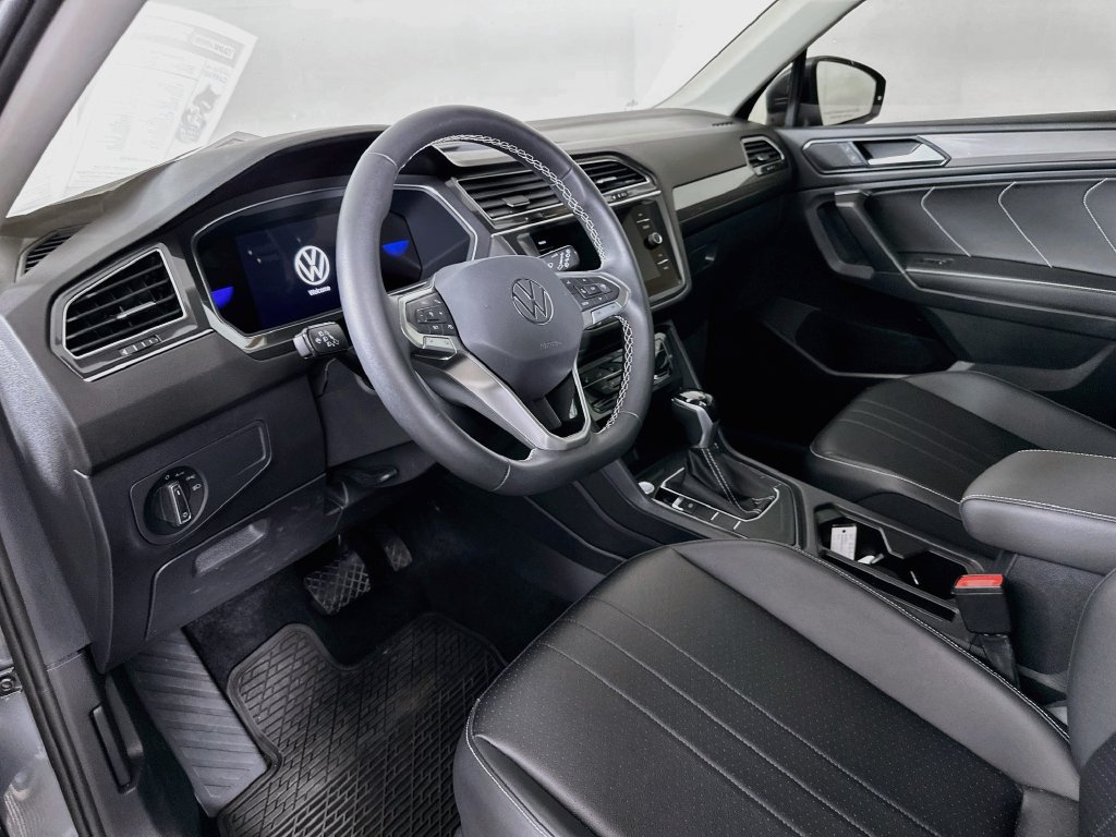 Used 2023 Volkswagen Tiguan SE w/ Panoramic Sunroof Package FWD image 14