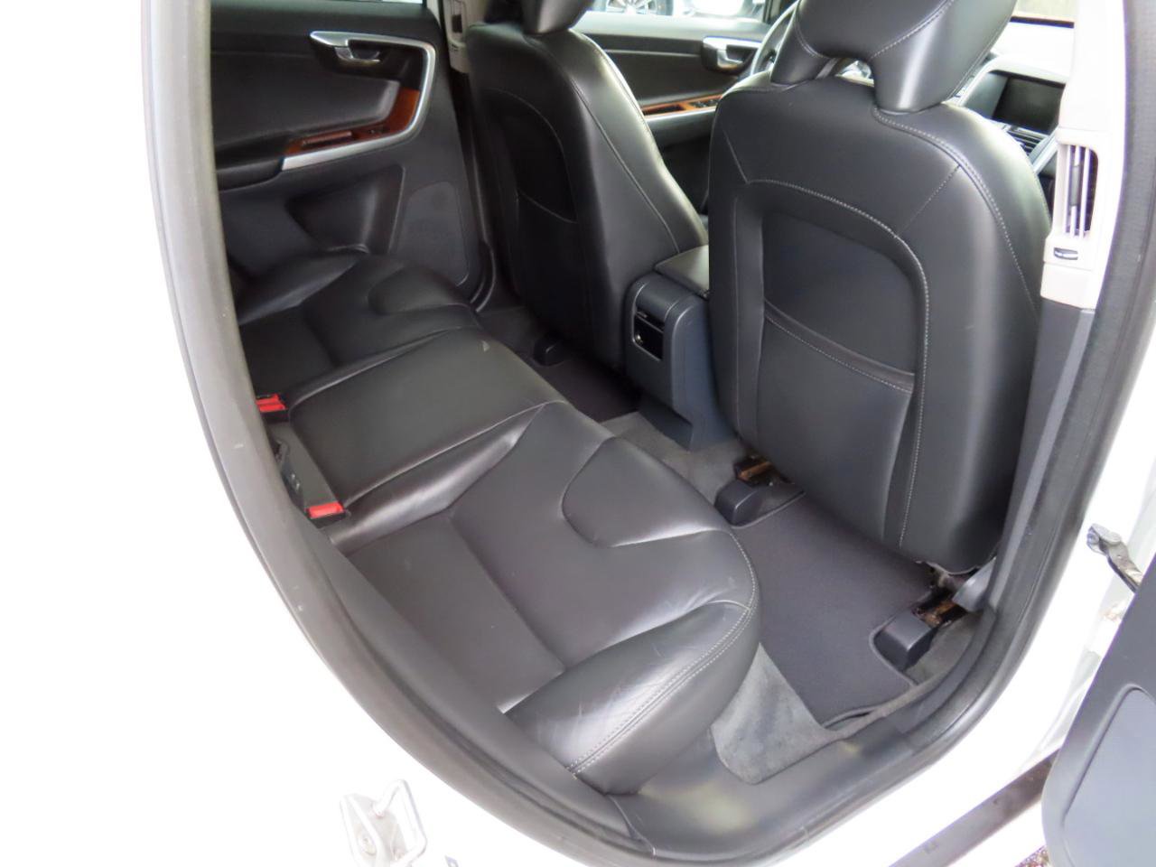 Used 2017 Volvo XC60 T5 Inscription w/ Protection Package image 15