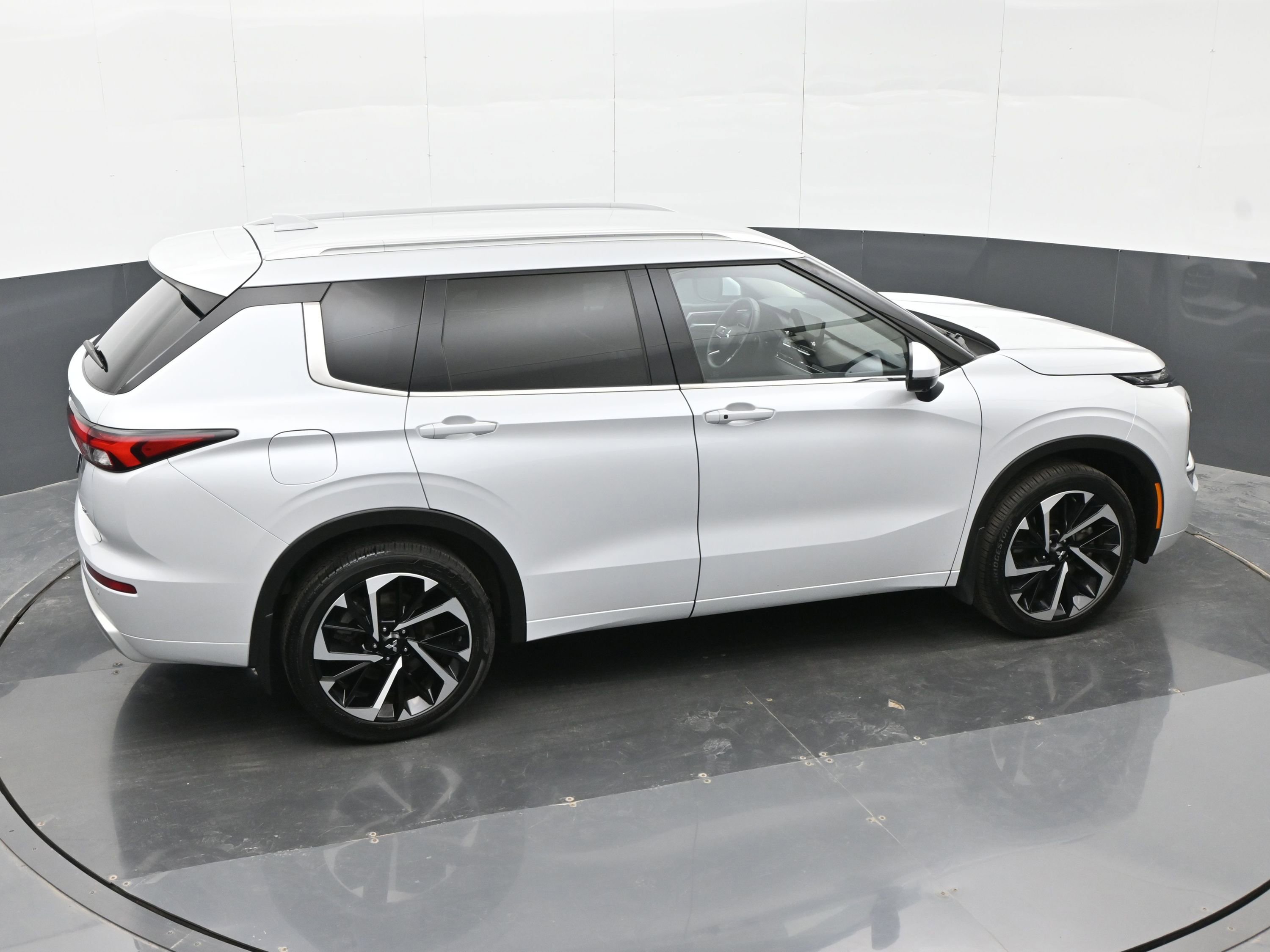 Used 2024 Mitsubishi Outlander SEL AWD/4WD image 32