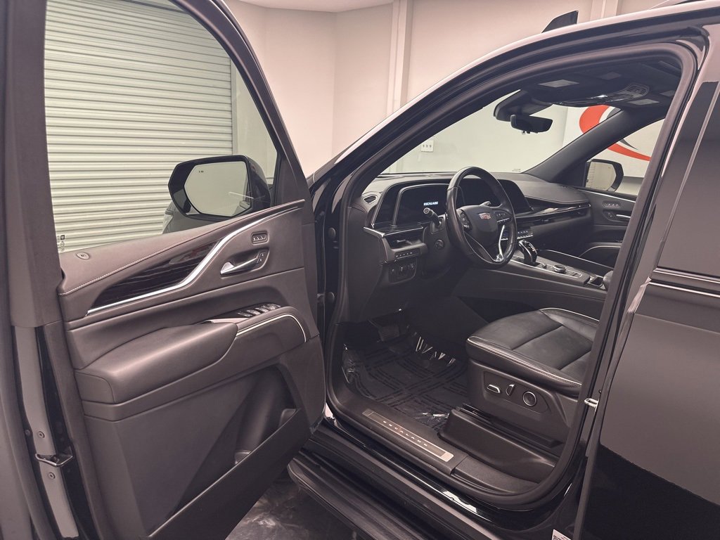 Used 2021 Cadillac Escalade Sport w/ LPO, Illumination Package image 5