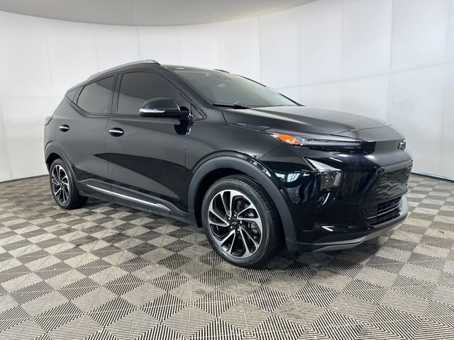 Used 2023 Chevrolet Bolt EUV Premier w/ Sun & Sound Package image 2