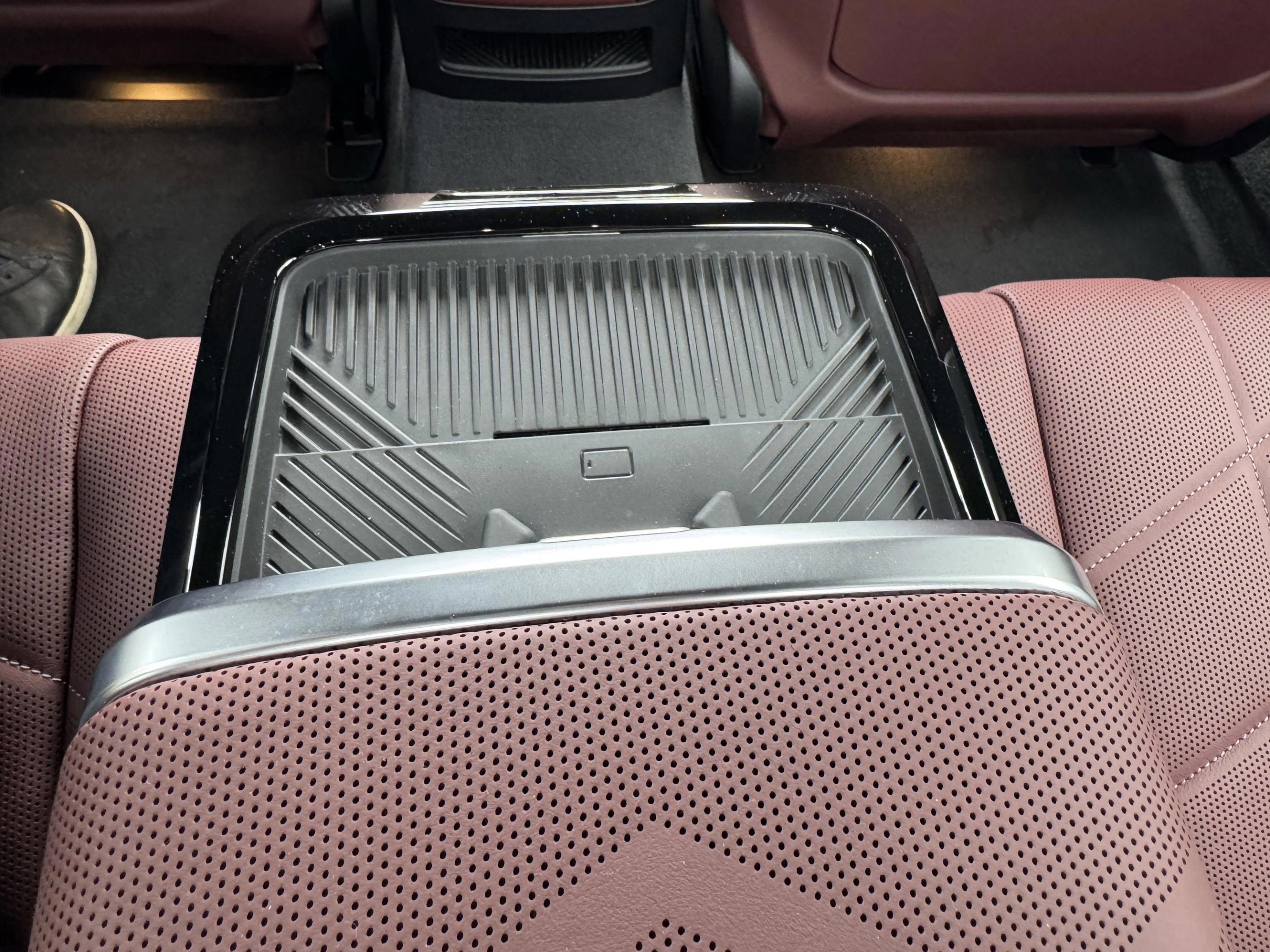 New 2025 BMW i7 xDrive60 w/ Premium Package image 31