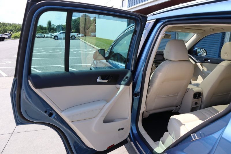 Used 2017 Volkswagen Tiguan SEL AWD/4WD image 18