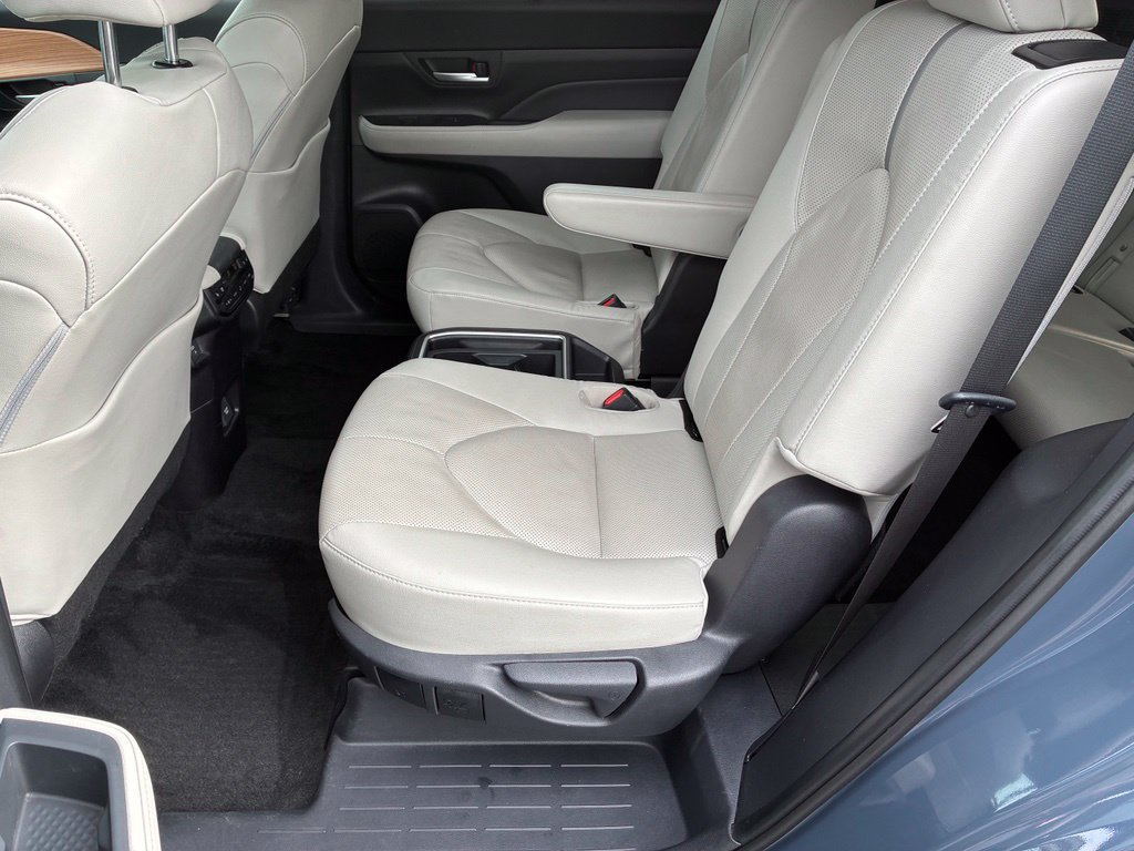 Used 2025 Toyota Grand Highlander AWD image 30