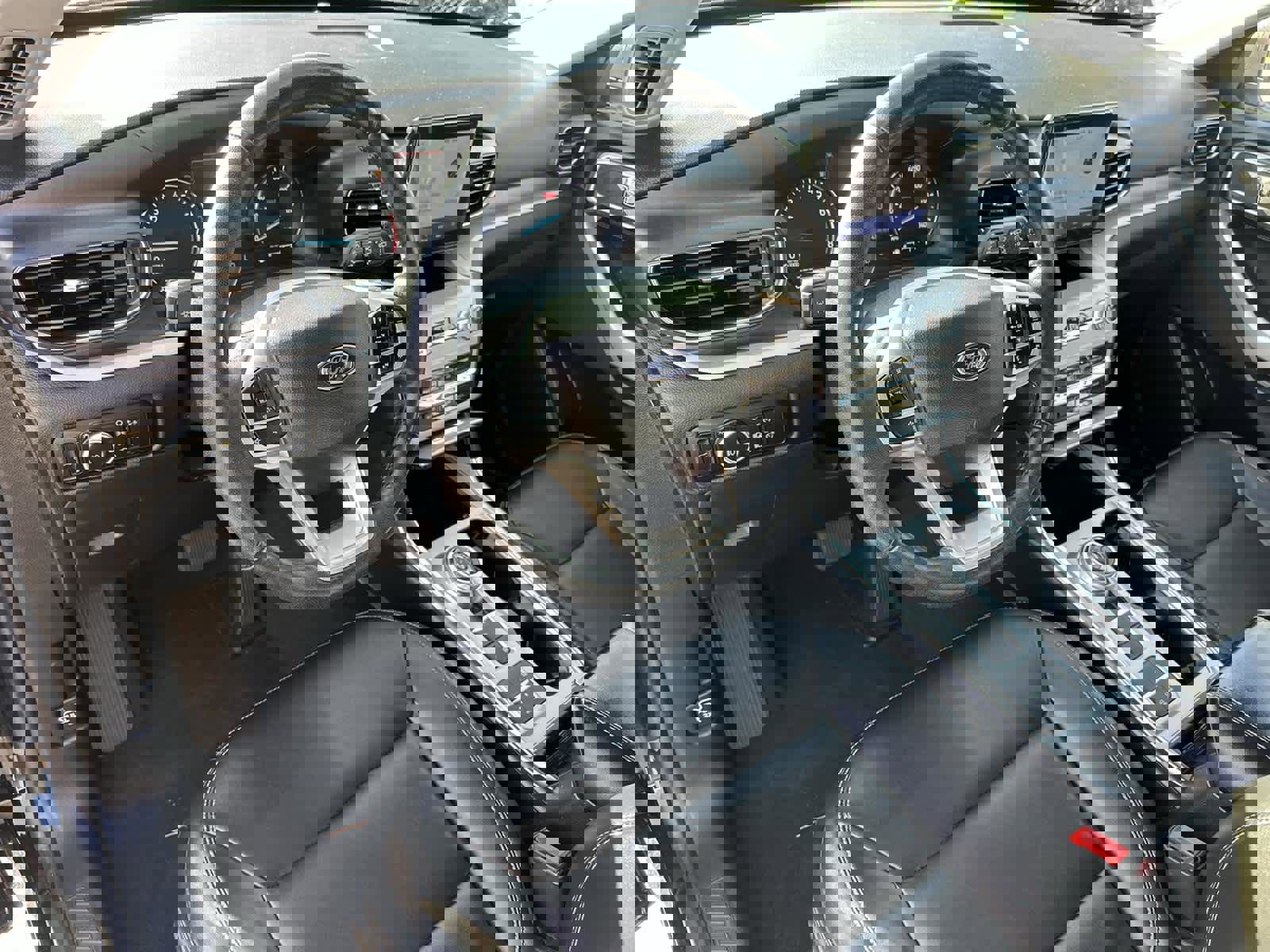 Used 2023 Ford Explorer XLT w/ Equipment Group 202A image 2