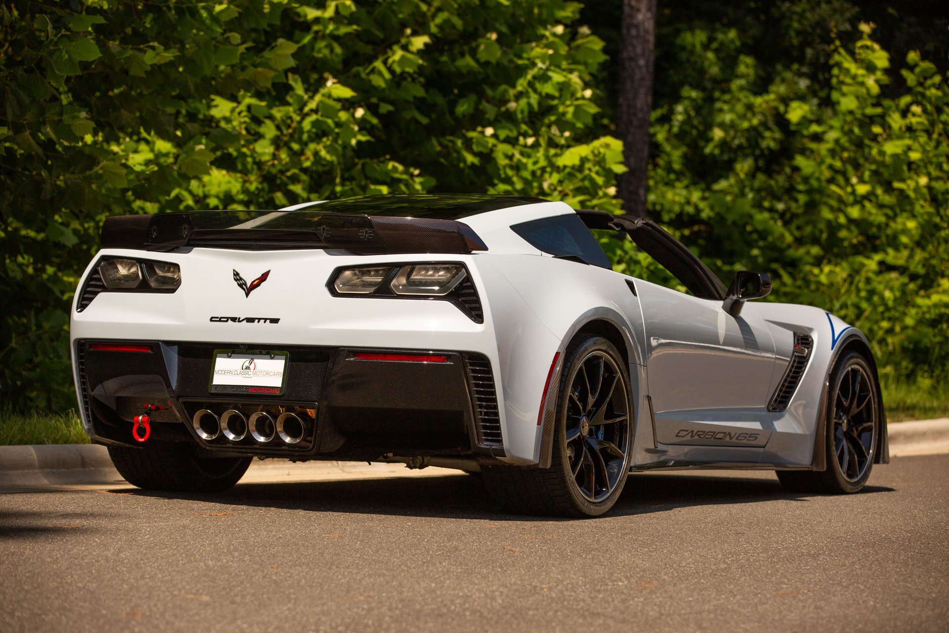 Used 2018 Chevrolet Corvette Z06 w/ Carbon 65 Edition RWD image 17