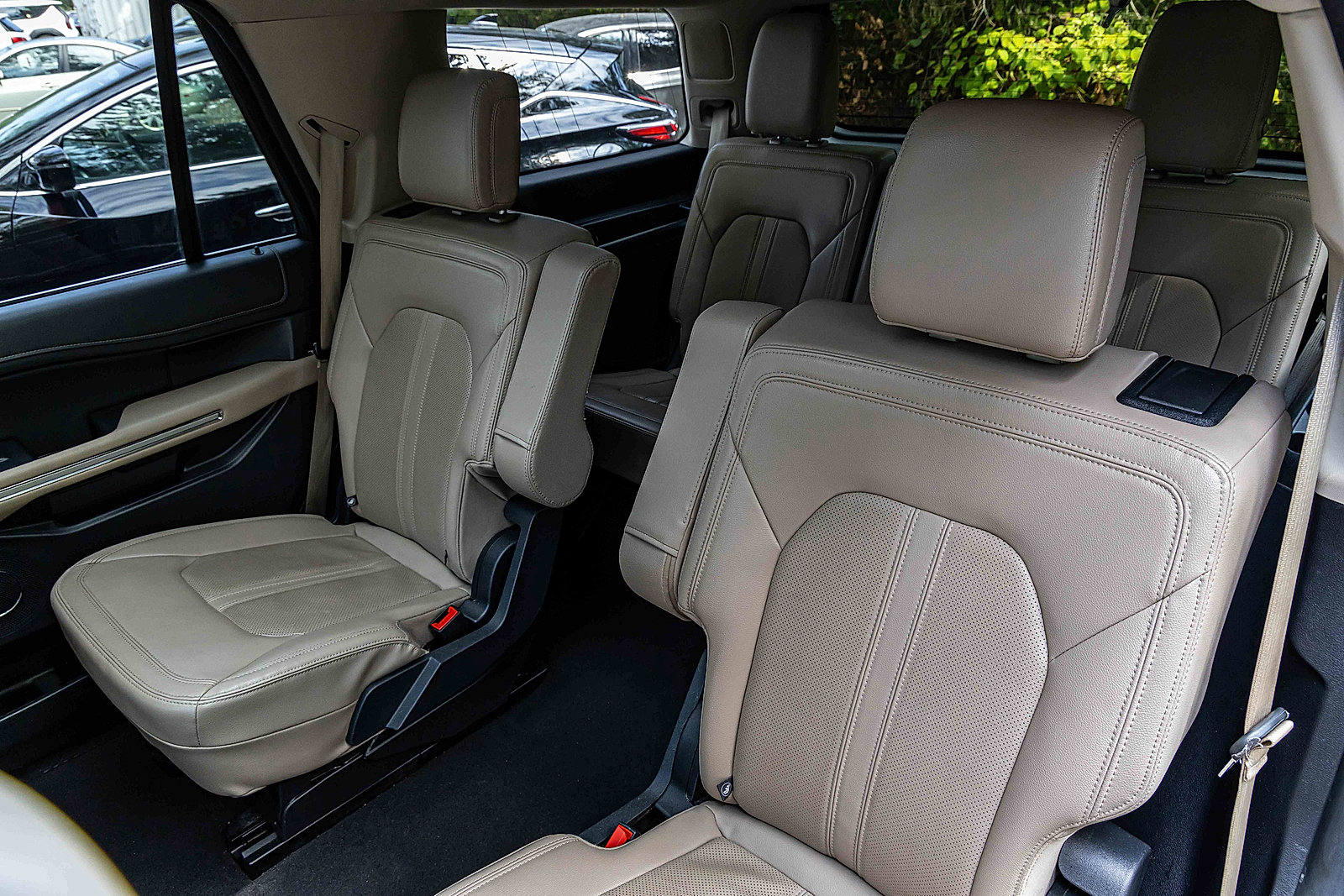 Used 2023 Ford Expedition Limited image 24