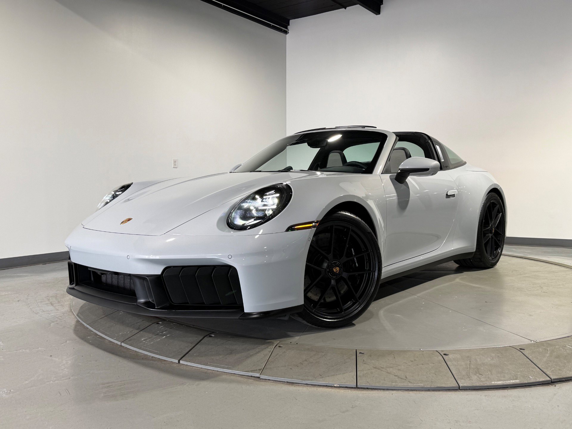Used 2026 Porsche 911 Targa 4 GTS AWD/4WD image 3