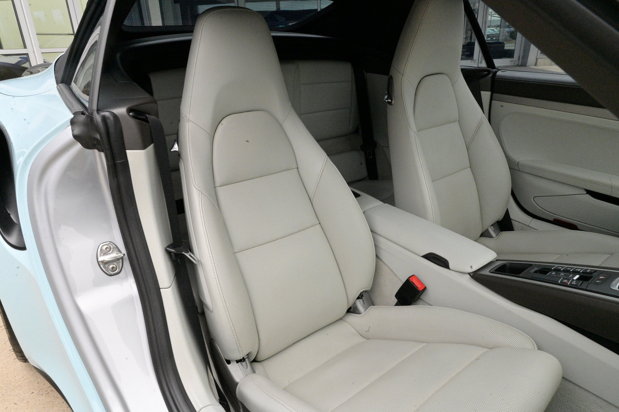 Used 2015 Porsche 911 Turbo image 41