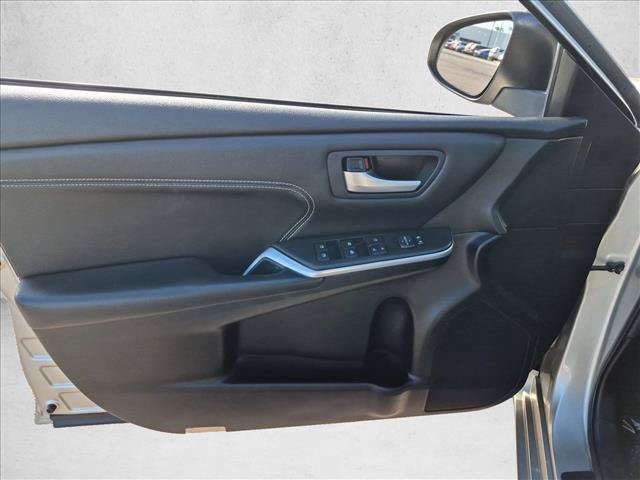 Used 2016 Toyota Camry XLE w/ Moonroof Package FWD image 10