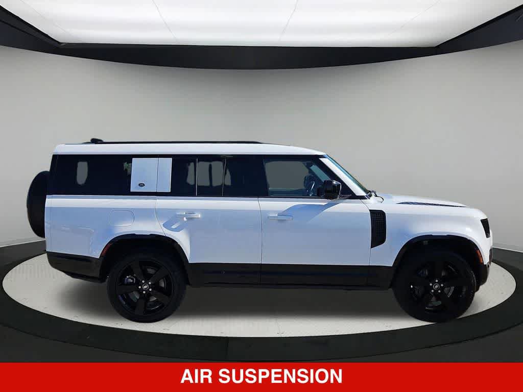 Used 2024 Land Rover Defender 130 X-Dynamic SE AWD/4WD image 8