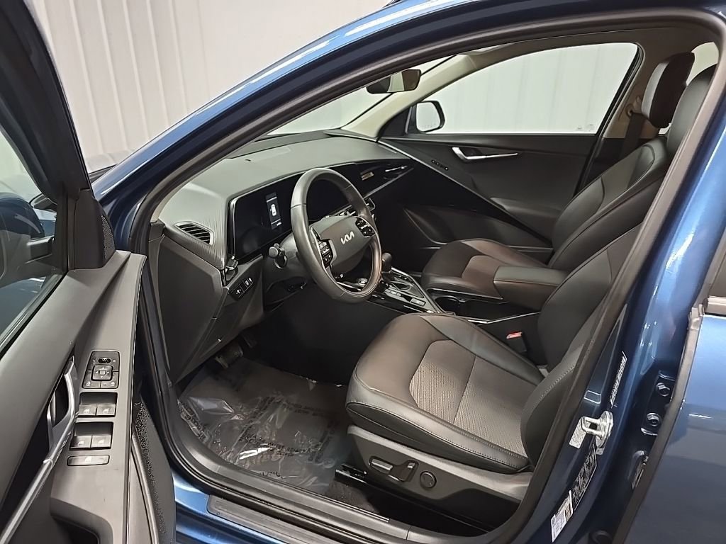 Used 2023 Kia Niro EX FWD image 30