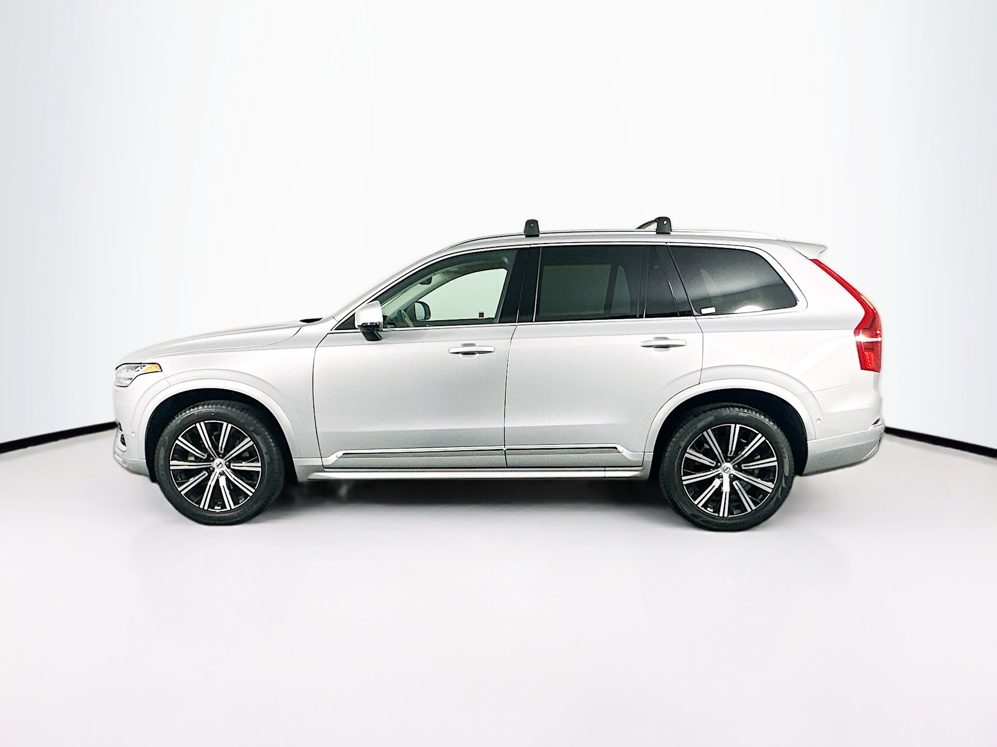 Used 2023 Volvo XC90 B6 Plus image 4
