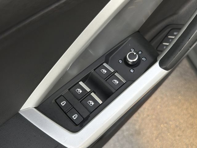 Used 2024 Audi Q3 2.0T Premium image 28