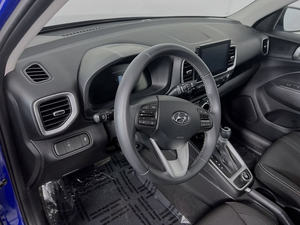 Certified 2025 Hyundai Venue SEL FWD image 8