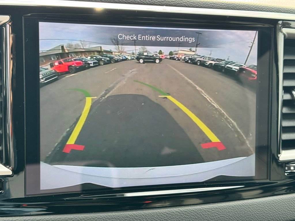Used 2025 Chrysler Pacifica Select image 33