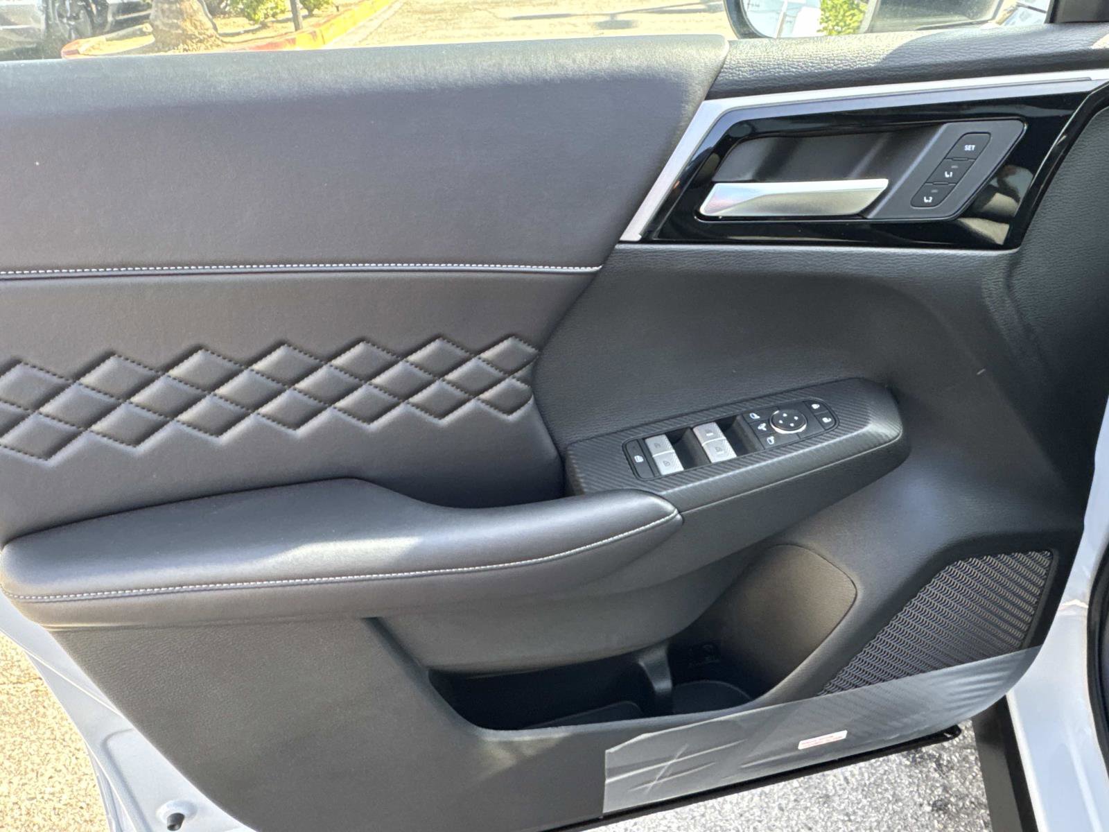 New 2025 Mitsubishi Outlander SEL Black Edition image 14