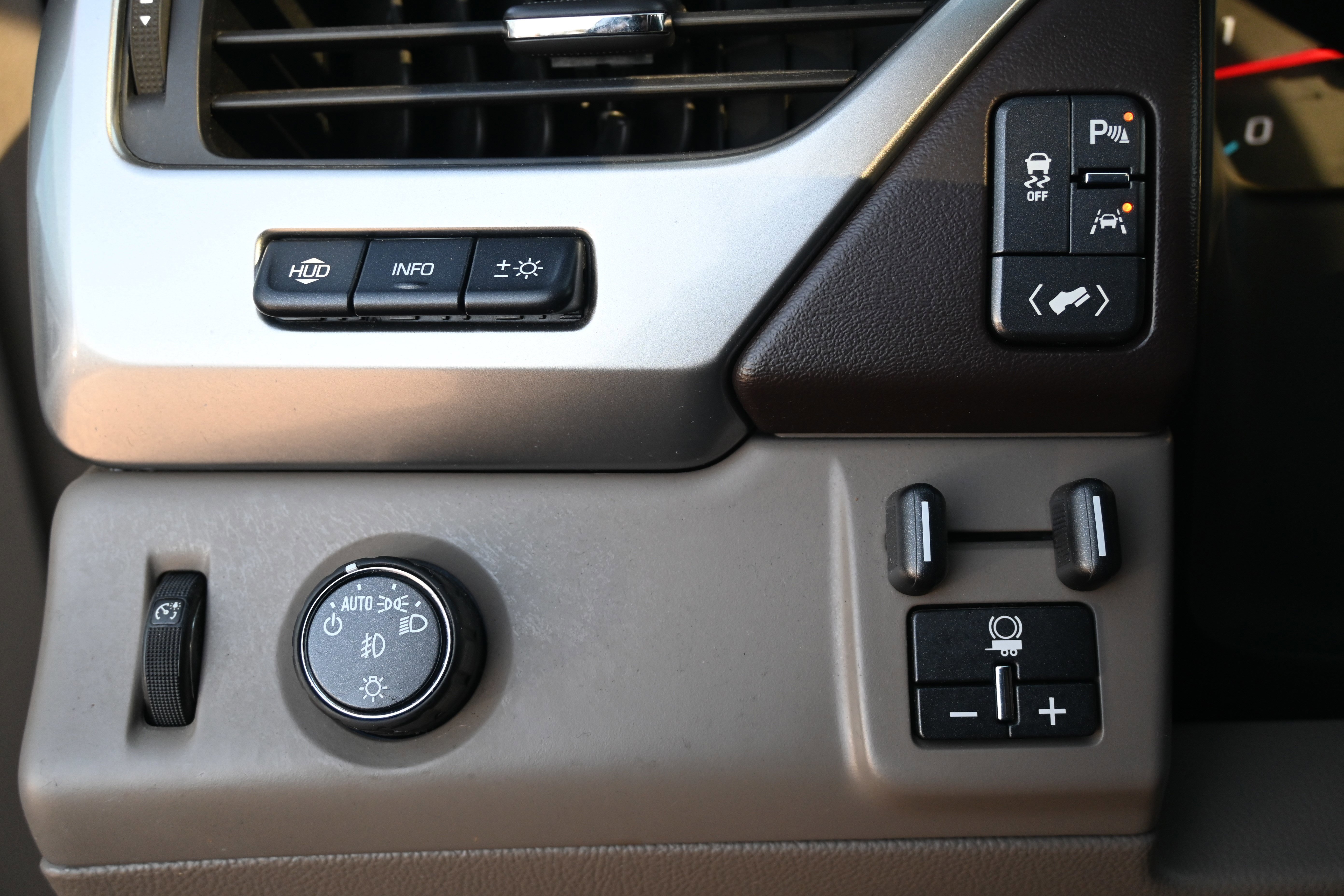 Used 2018 Chevrolet Tahoe Premier image 29