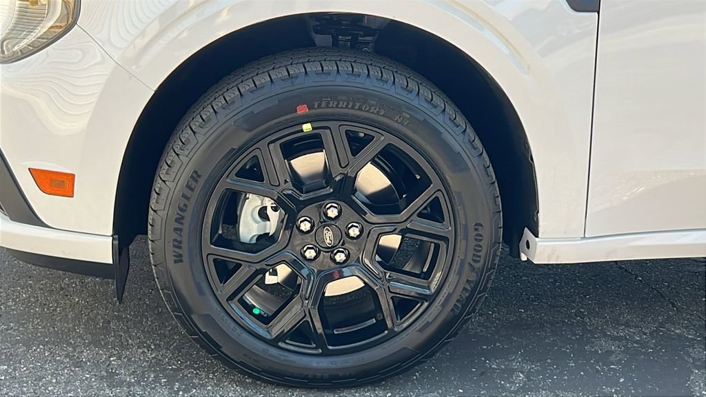 New 2025 Ford Maverick Lobo image 8