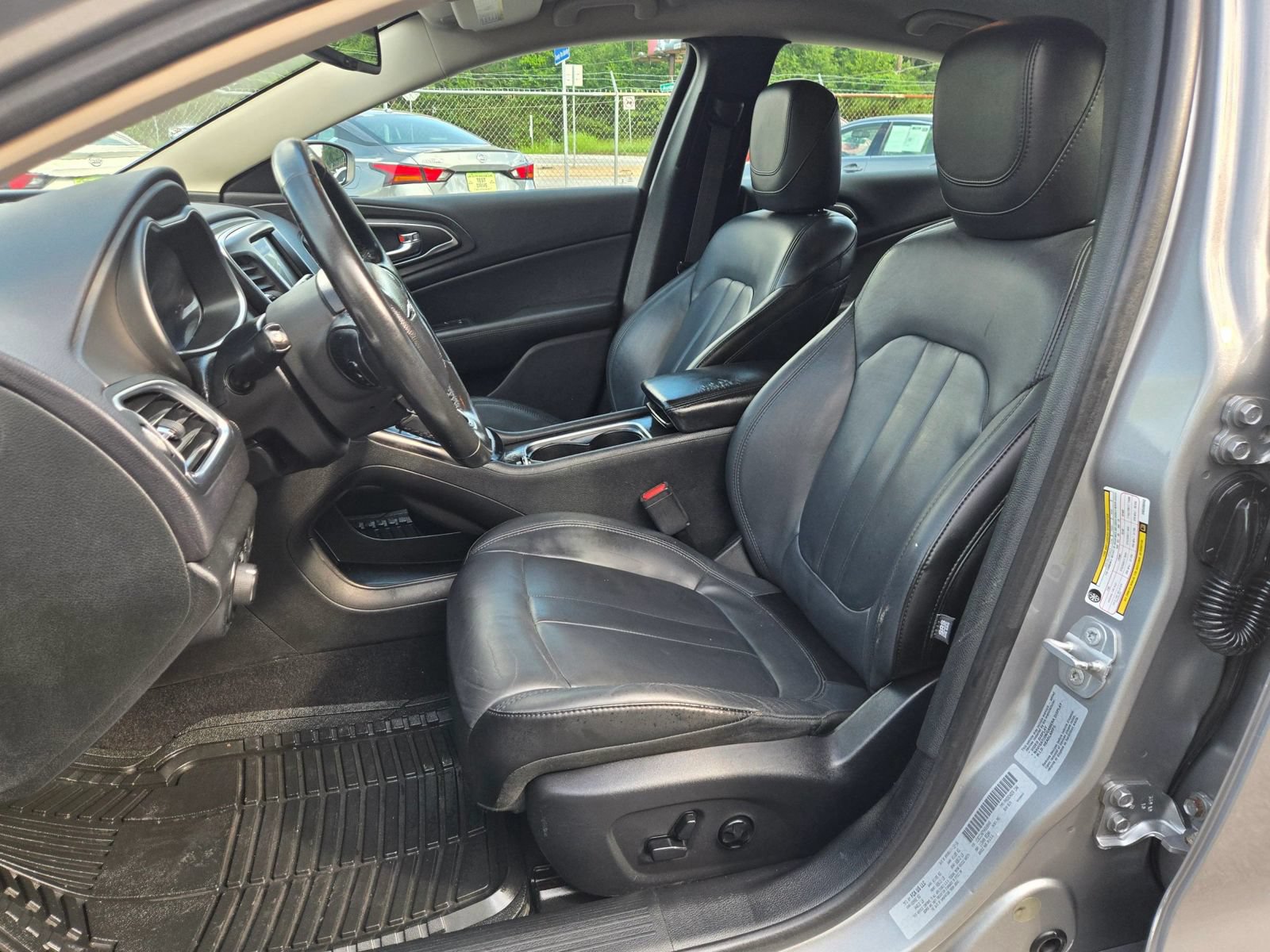 Used 2017 Chrysler 200 Limited Platinum FWD image 6