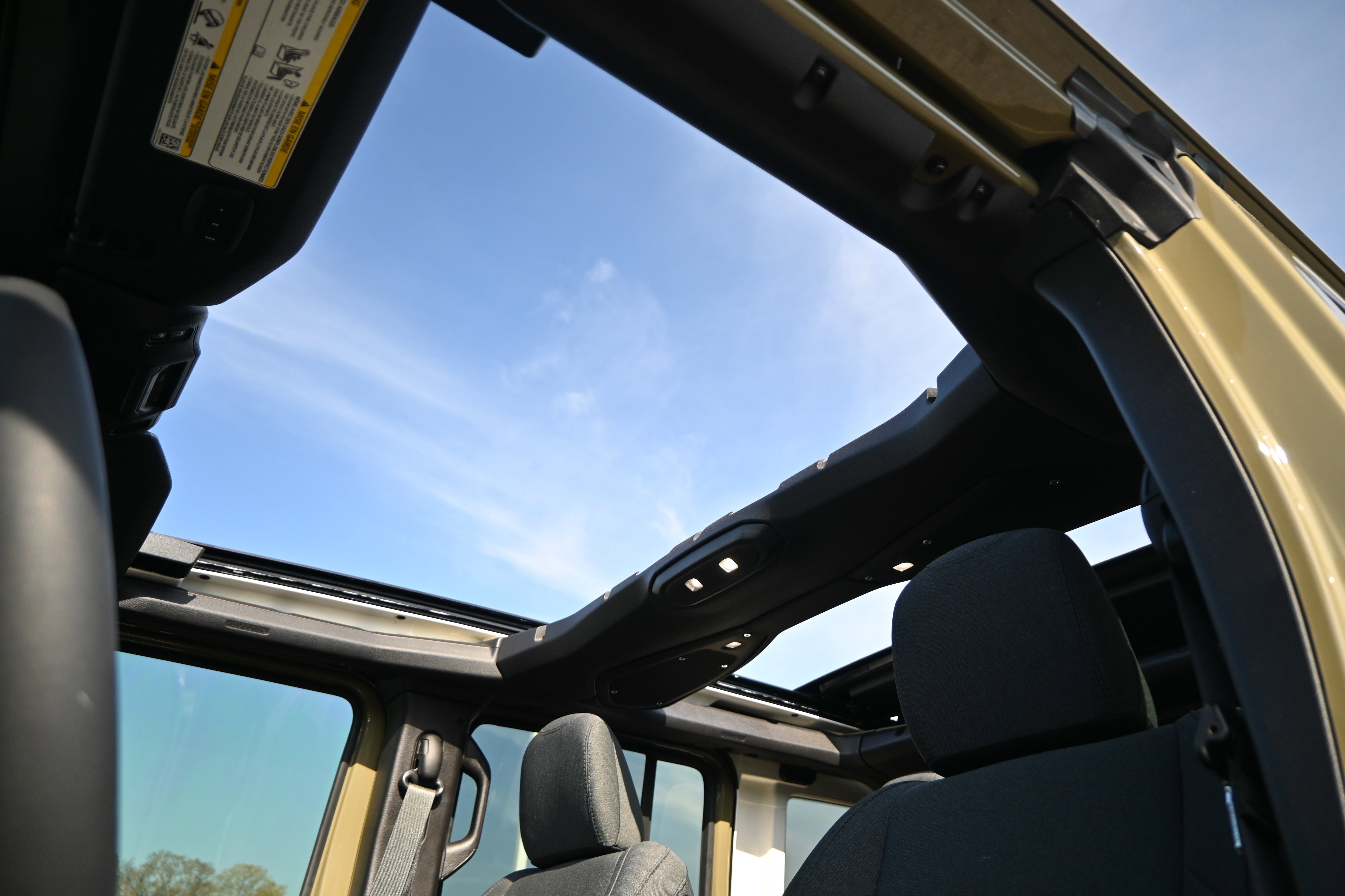 Used 2025 Jeep Wrangler Sport S image 9