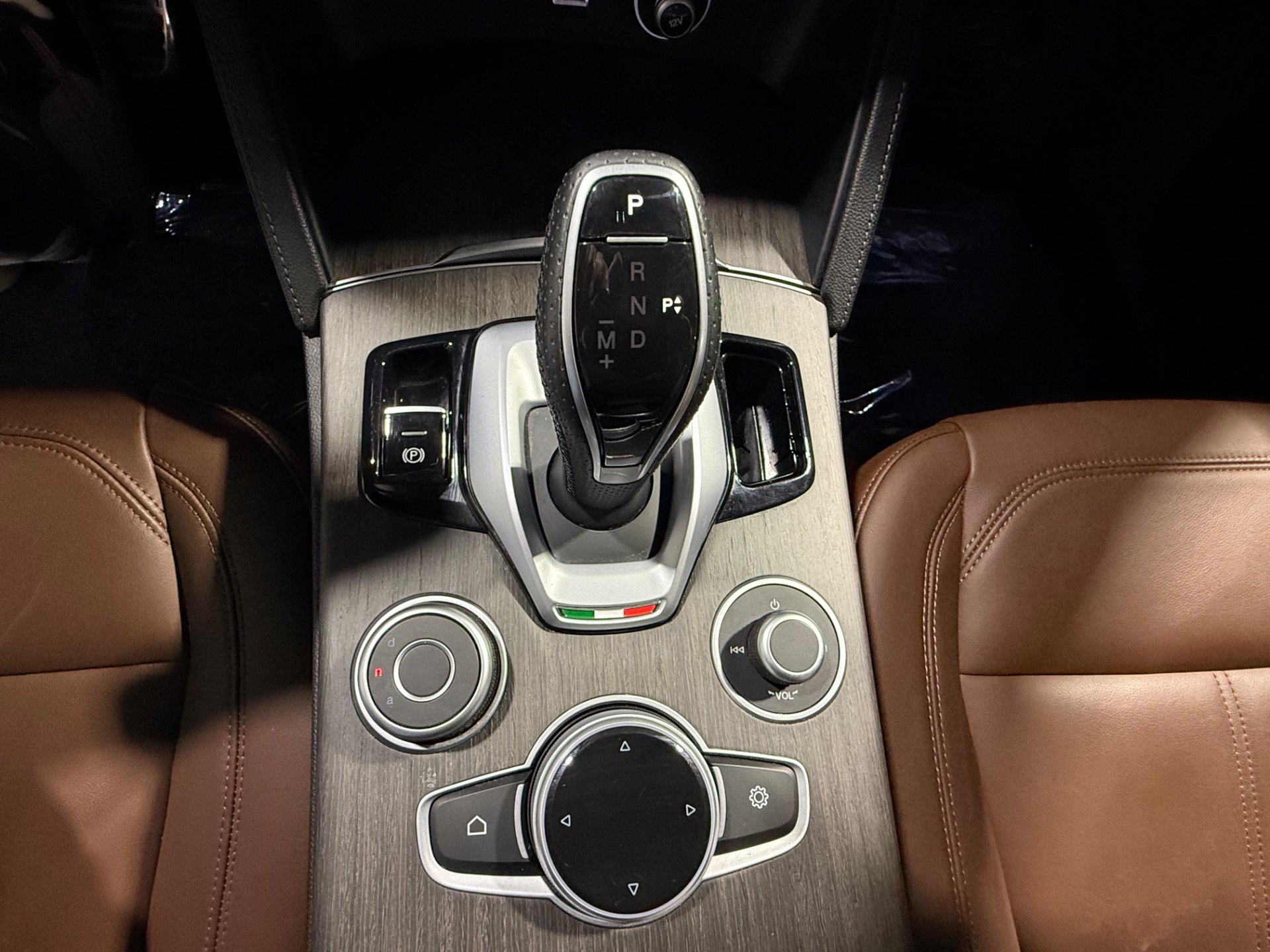Used 2023 Alfa Romeo Stelvio Ti AWD/4WD image 34