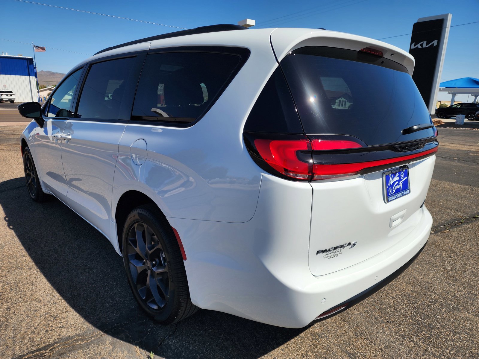 New 2027 Chrysler Pacifica Limited AWD/4WD image 7