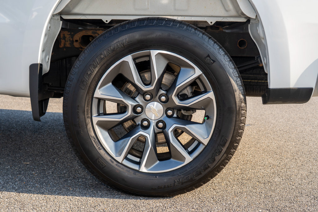 Used 2023 Chevrolet Silverado 1500 LT AWD/4WD image 29