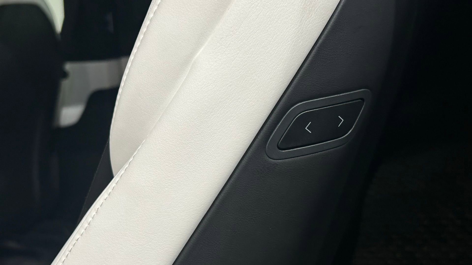 Used 2023 Tesla Model X Plaid image 43