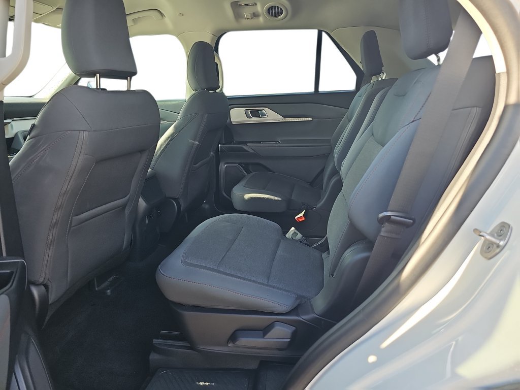 Used 2025 Ford Explorer Active RWD image 14