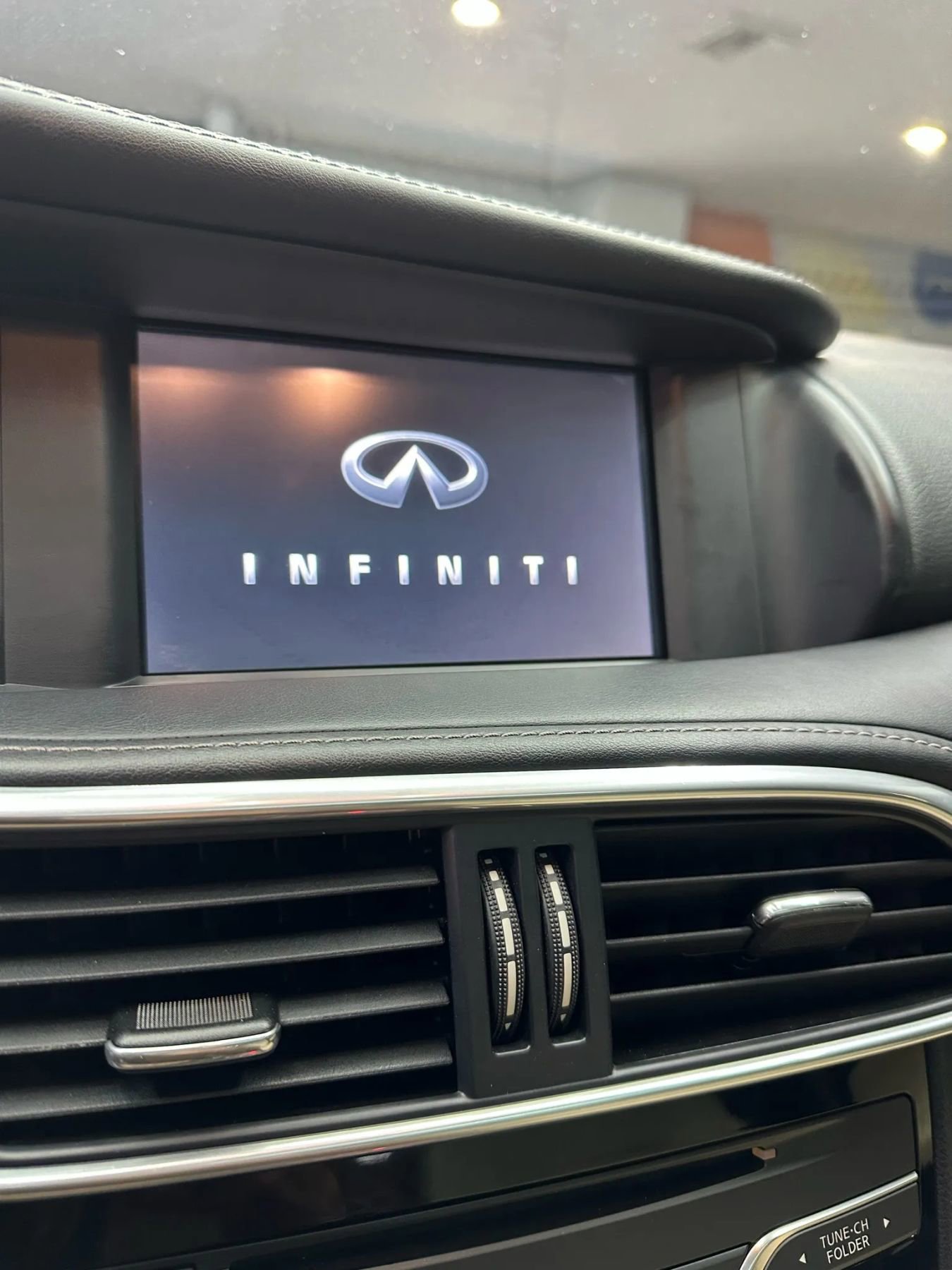 Used 2017 INFINITI QX30 Premium w/ Navigation Package image 19