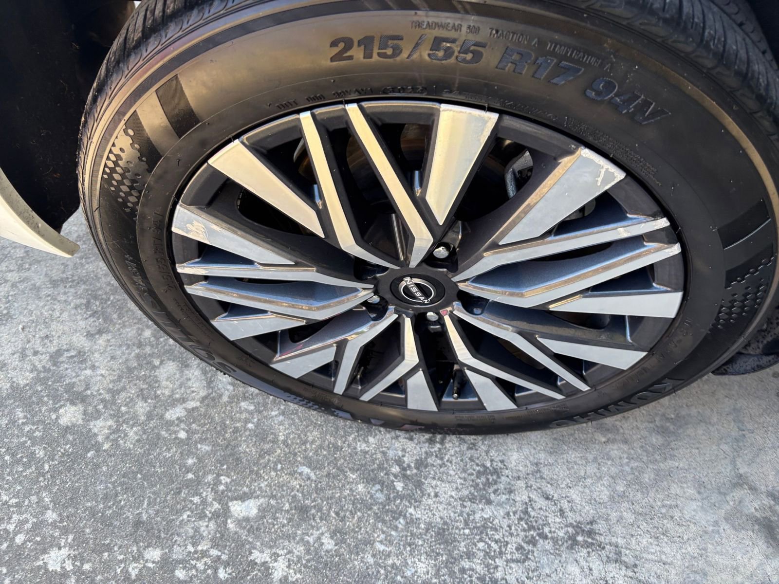 Used 2025 Nissan Altima 2.5 SV FWD image 31