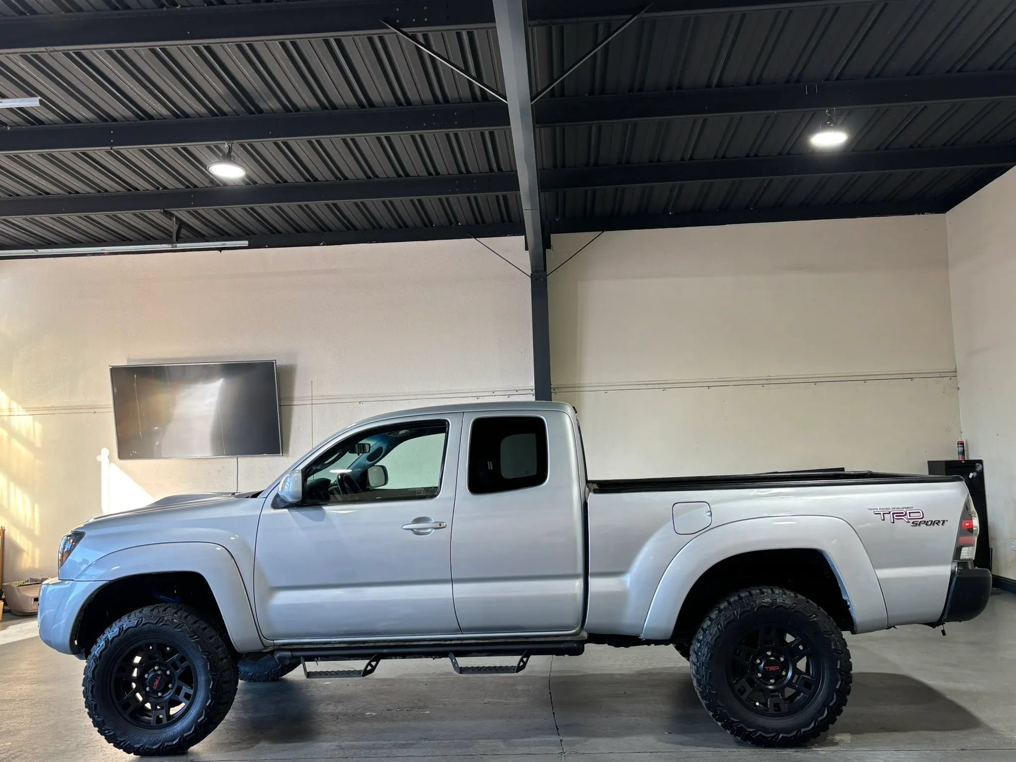 Used 2005 Toyota Tacoma PreRunner w/ TRD Sport Pkg #2 RWD image 5