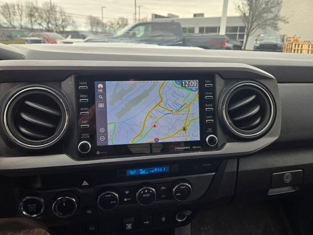 Used 2022 Toyota Tacoma TRD Sport AWD/4WD image 36