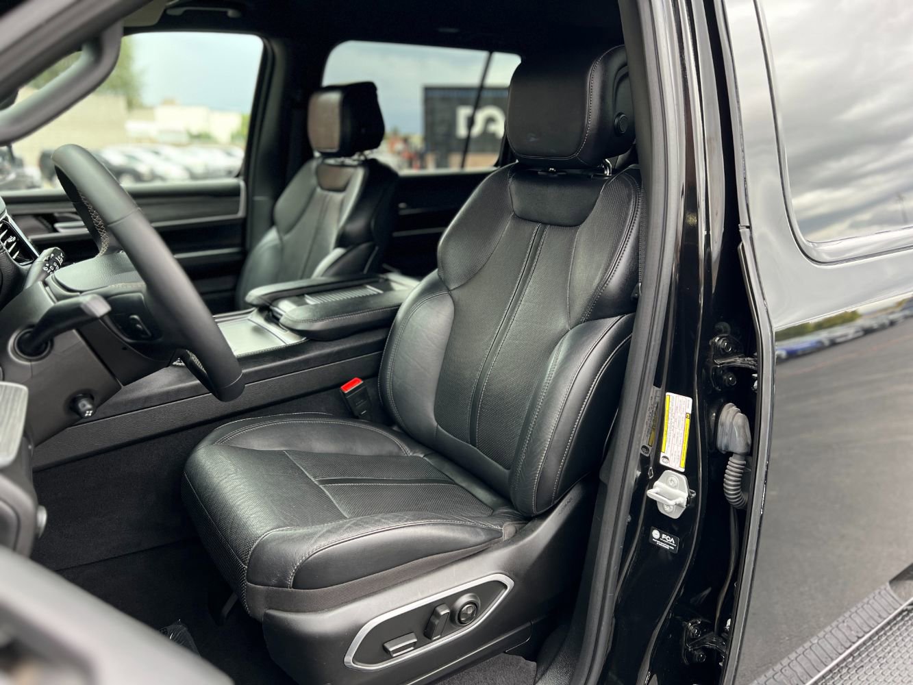 Used 2023 Jeep Wagoneer L Series II image 21