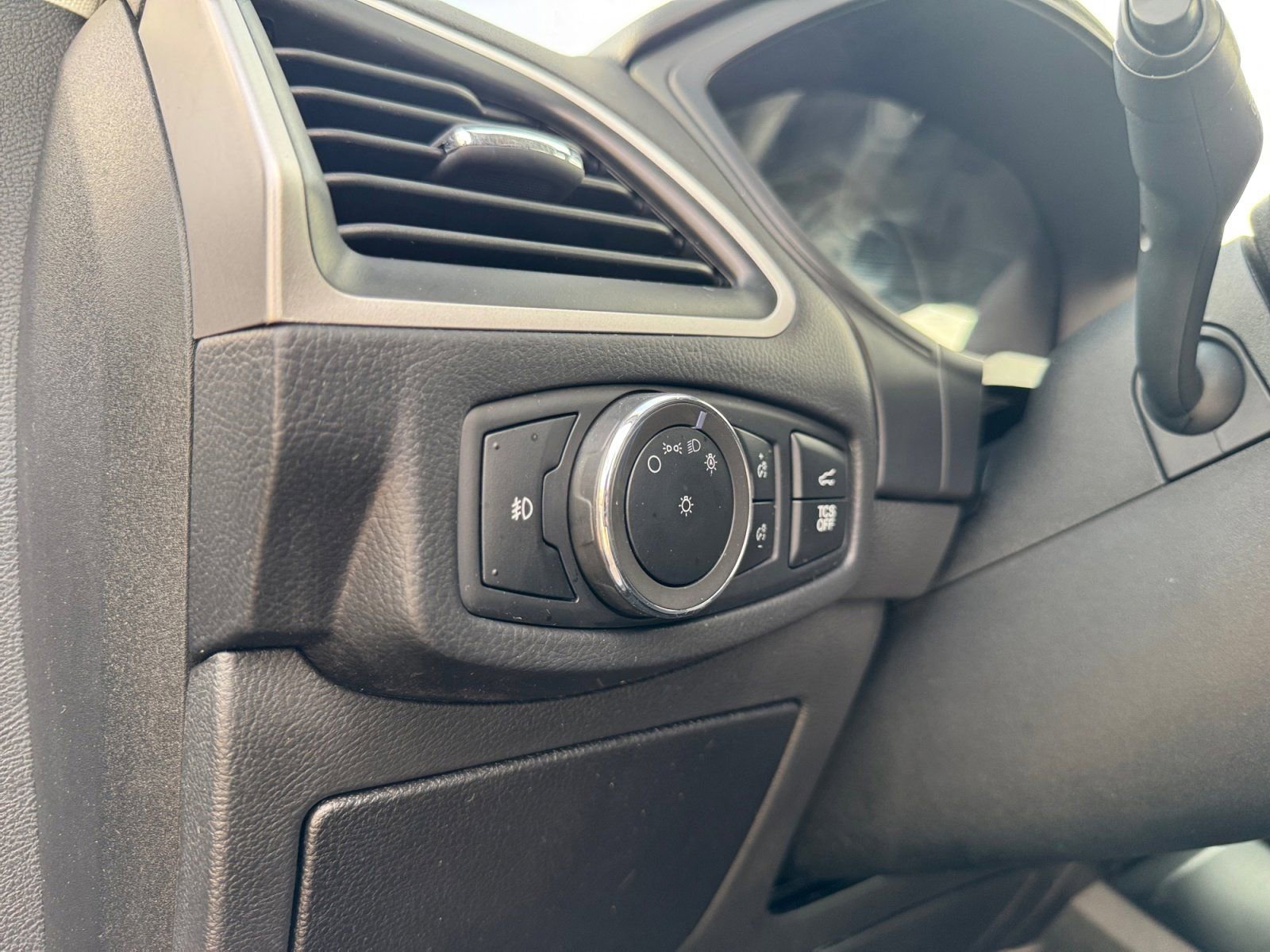 Used 2024 Ford Edge SEL w/ Convenience Package image 19