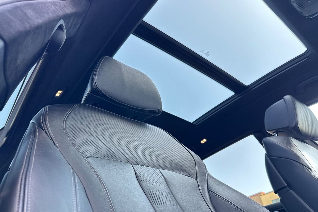 Used 2022 BMW X7 xDrive40i w/ M Sport Package image 19