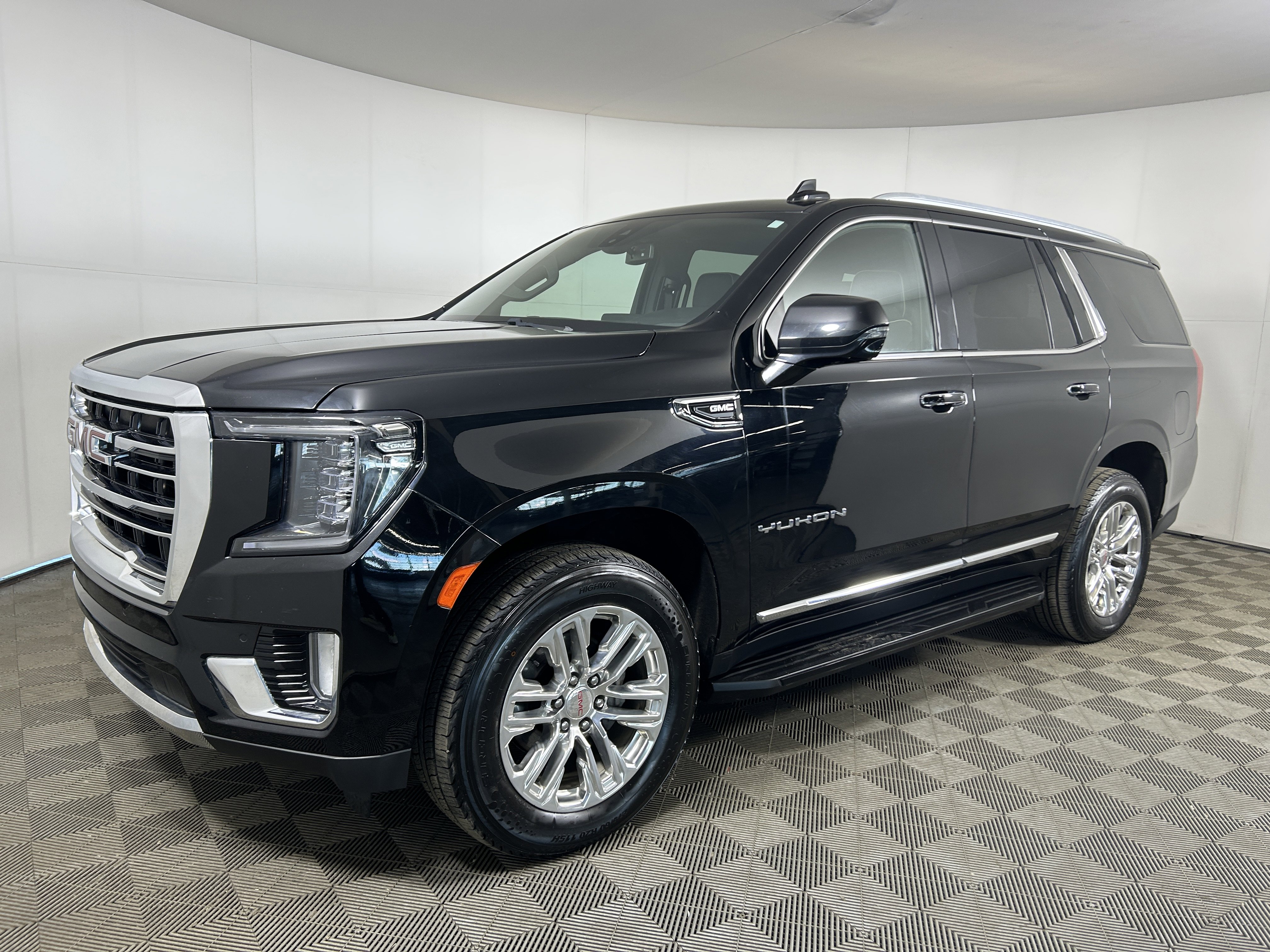 Used 2021 GMC Yukon SLT w/ SLT Luxury Plus Package AWD/4WD image 1
