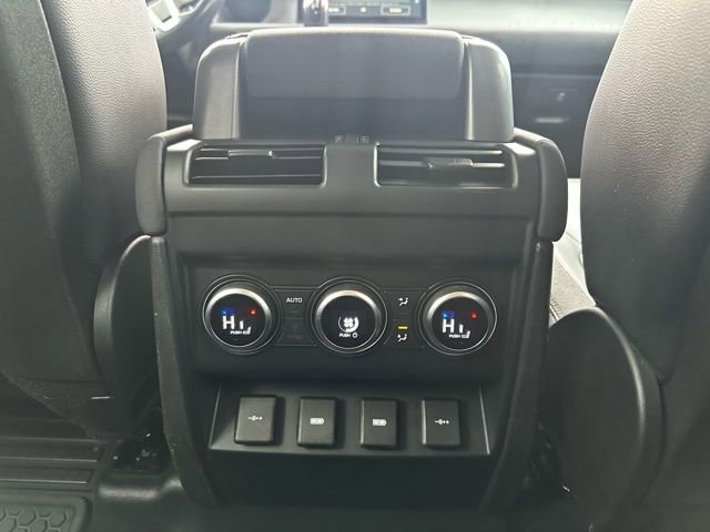 Used 2020 Land Rover Defender 110 S image 24