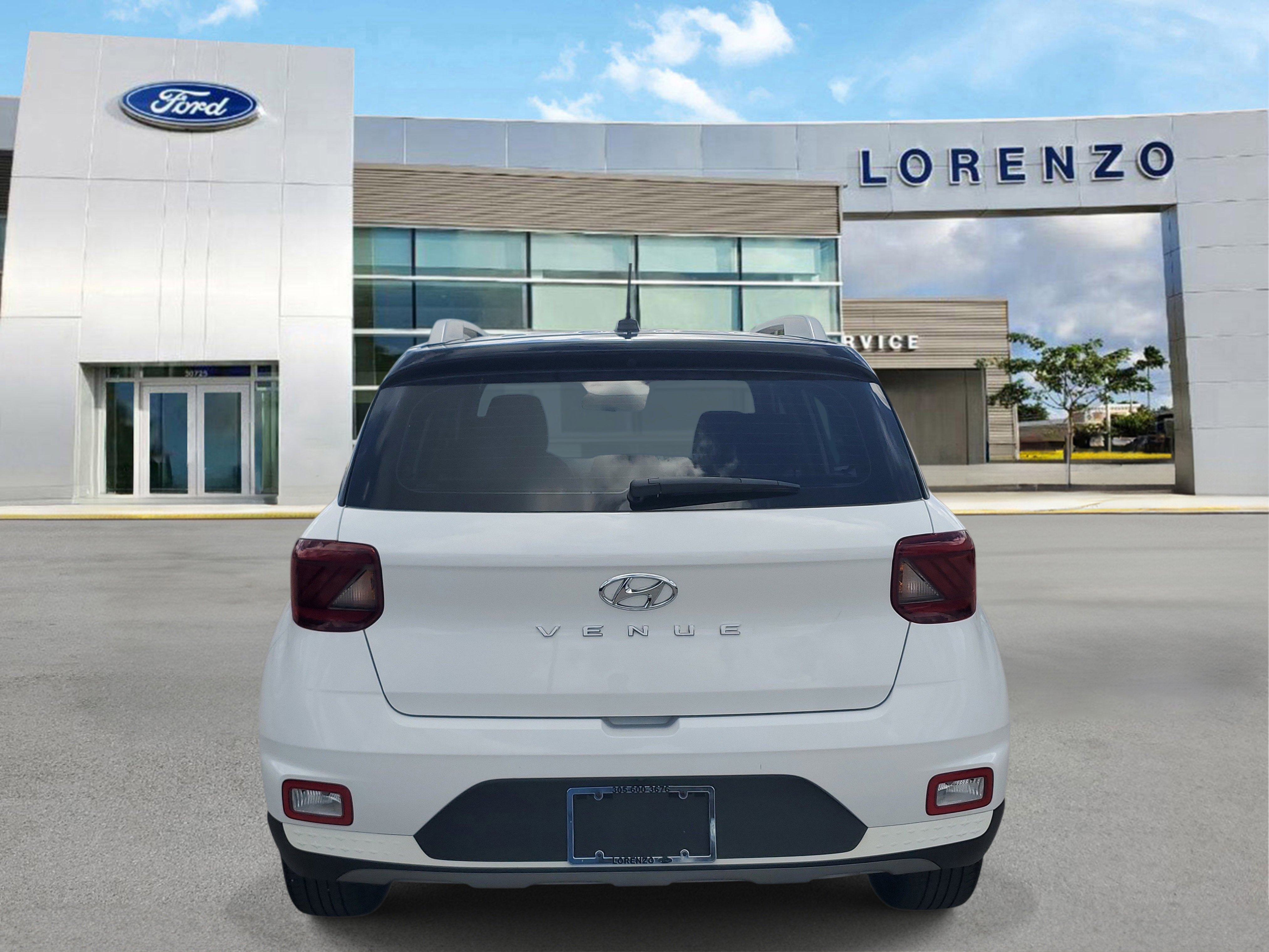 Used 2023 Hyundai Venue Limited w/ Cargo Package image 6