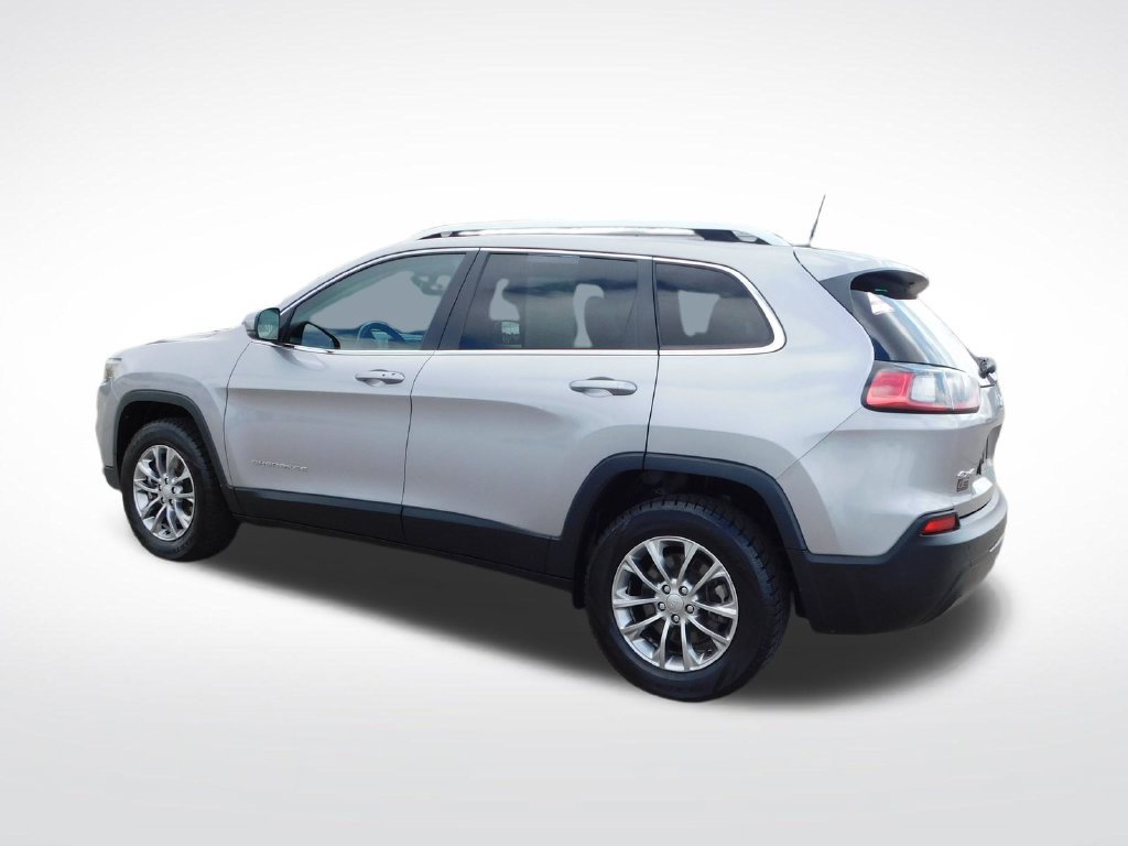 Used 2021 Jeep Cherokee Latitude Plus w/ Mopar Interior Package AWD/4WD image 5