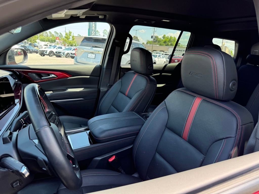 Used 2025 Chevrolet Traverse RS w/ LPO, Floor Liner Package AWD/4WD image 8