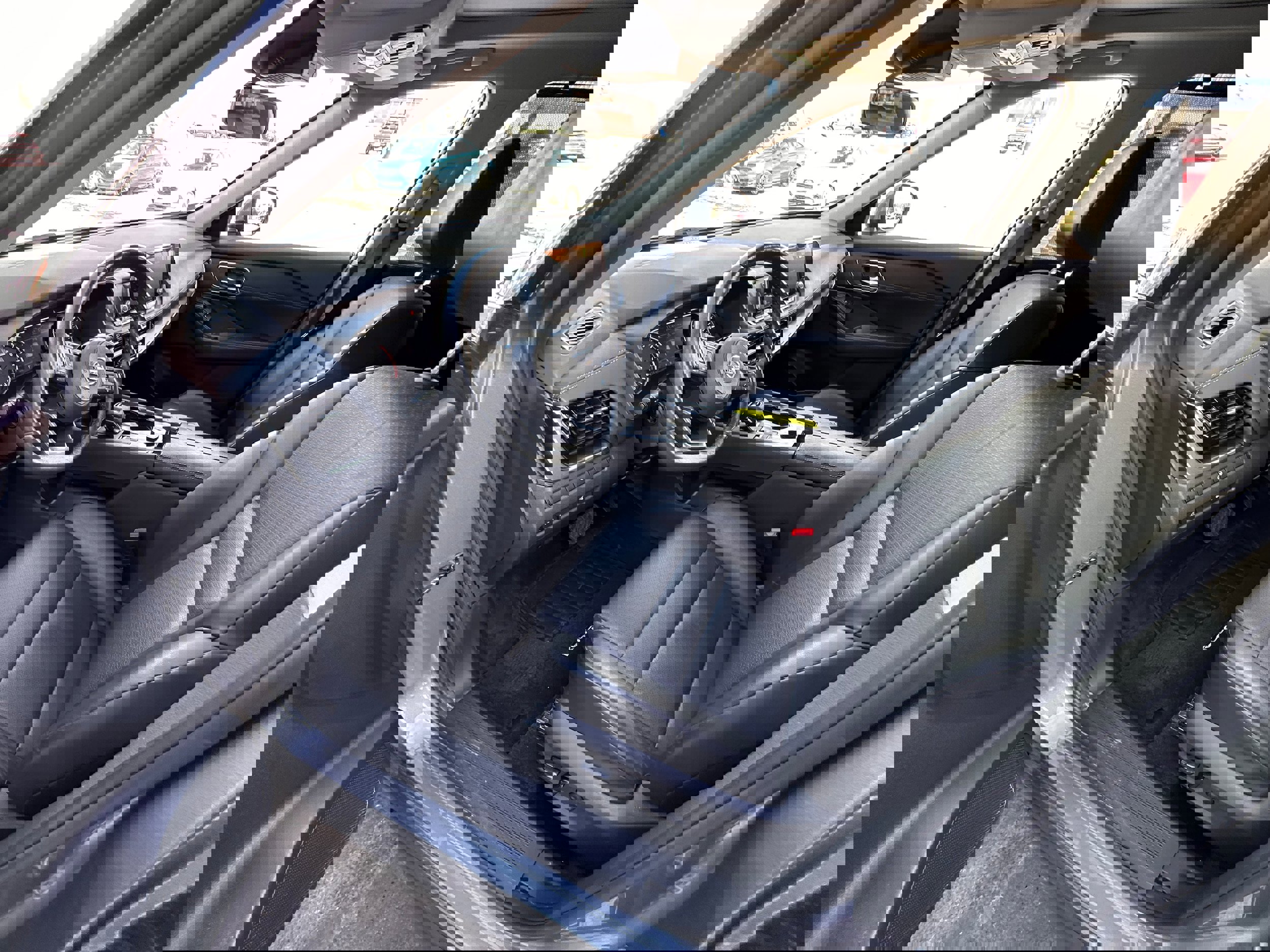 Used 2021 Nissan Rogue SV w/ Premium Package image 12