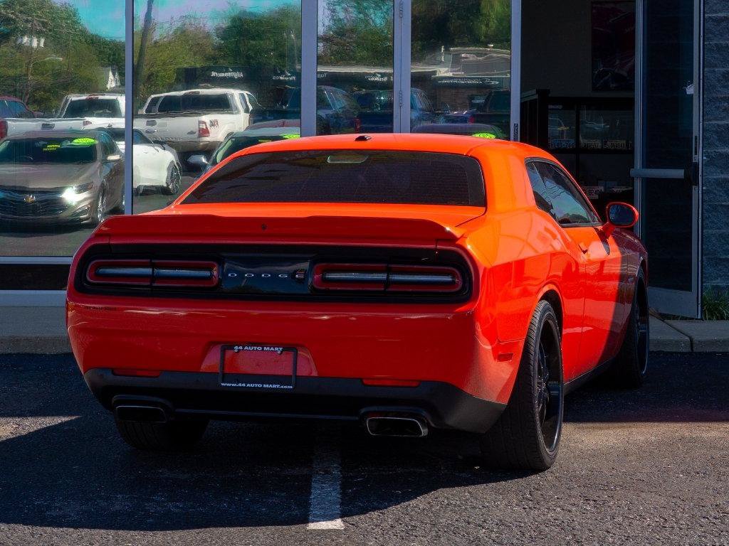 Used 2016 Dodge Challenger R/T w/ Sound Group RWD image 3