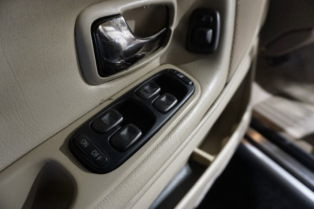 Used 1998 Volvo V70 R AWD/4WD image 11