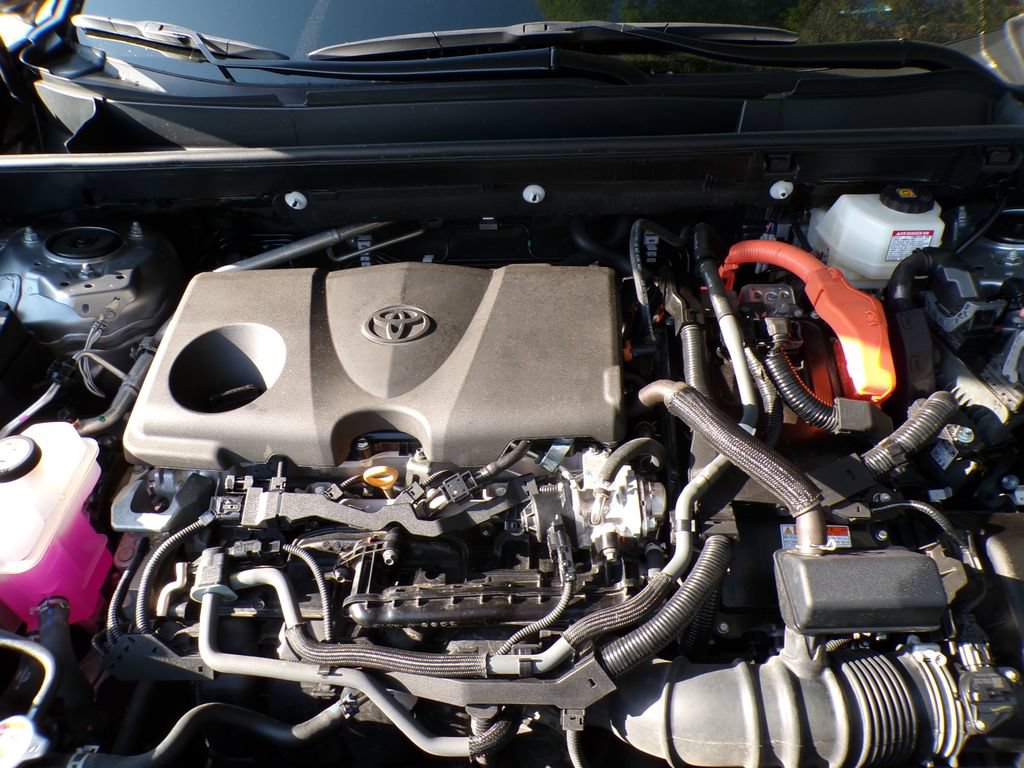 Used 2024 Toyota RAV4 LE AWD/4WD image 32