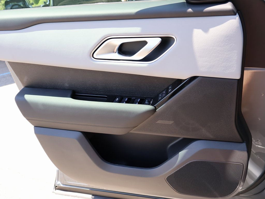 New 2026 Land Rover Range Rover Velar Dynamic SE image 36