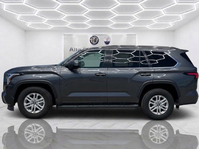 Used 2025 Toyota Sequoia SR5 AWD/4WD image 4