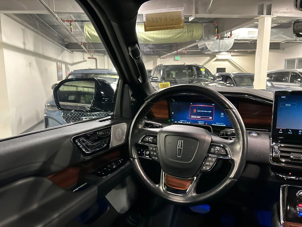 Used 2023 Lincoln Navigator Reserve image 25