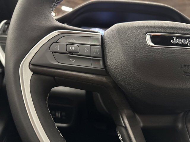 New 2025 Jeep Grand Cherokee Limited w/ Black Appearance Package image 14